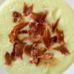 Zimna zupa melonowa z prażonymi wiórkami szynki iberyjskiej