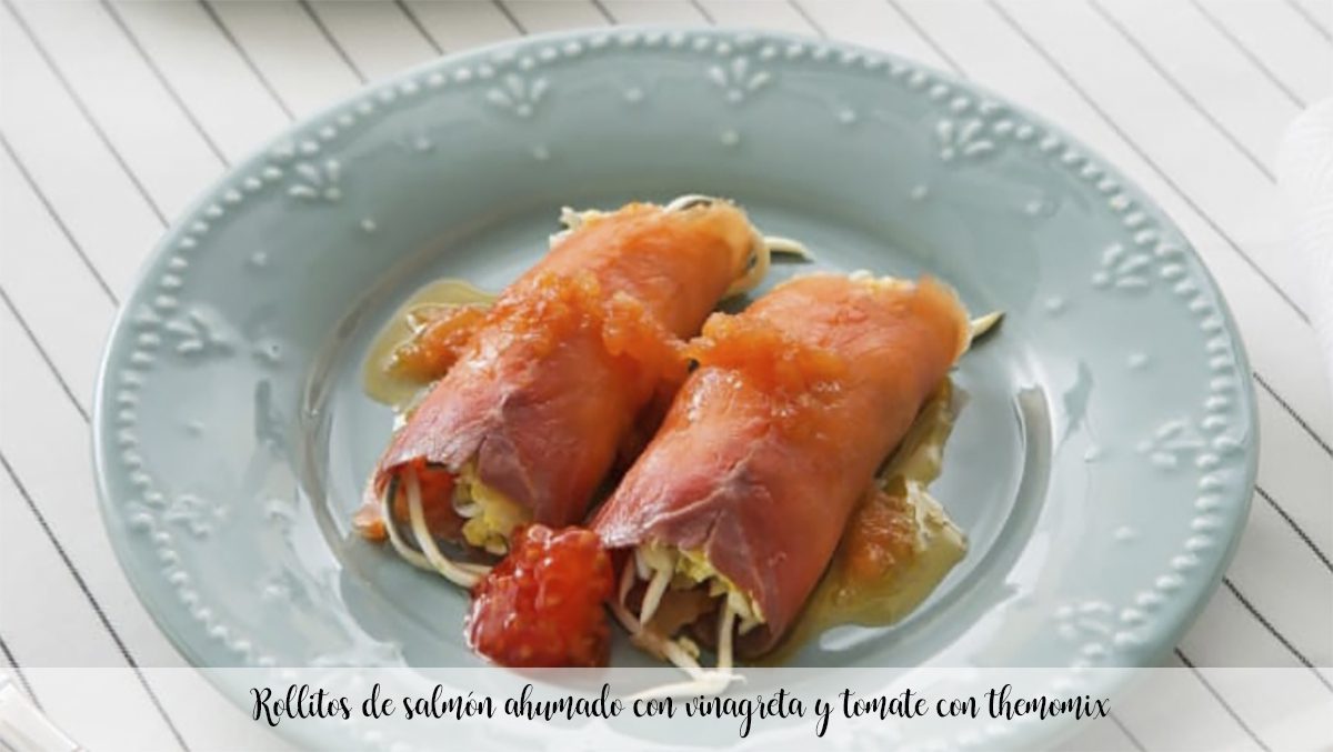 Roladki z wędzonego łososia z sosem winegret i pomidorem z imomixem