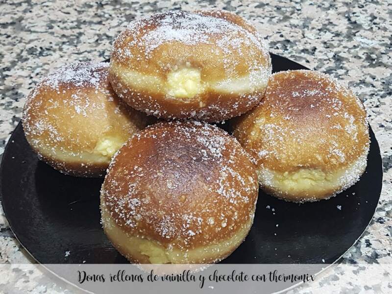 Pączki nadziewane wanilią i czekoladą z użyciem Thermomixa