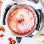 Lody o smaku miękkiej truskawki i białej czekolady z Thermomixem